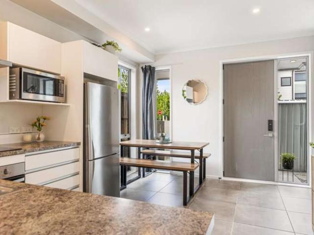 Townhouse for sale in Paremoremo