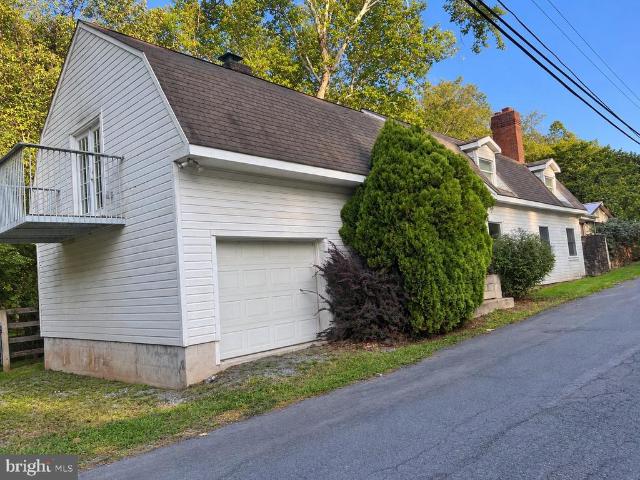 House for sale in Paw Paw, Hampshire County