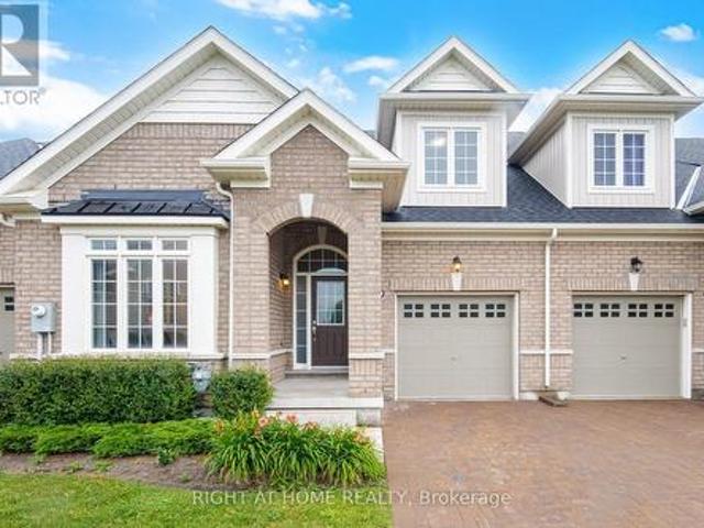 Townhouse for sale in Georgina, Ontario