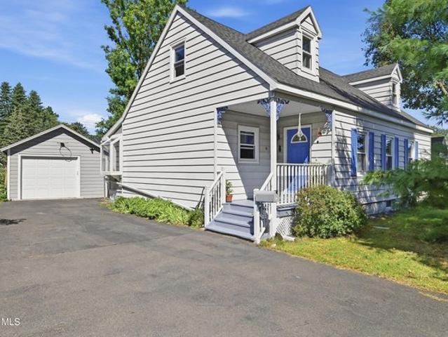 House for sale in Latham, Town of Colonie