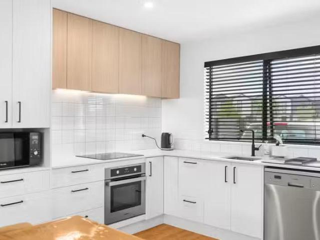 House for sale in Chaslands, Canterbury