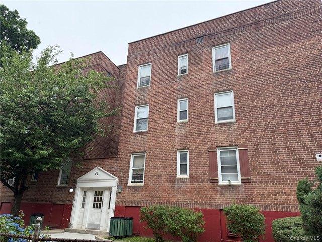 Condo for sale in Glenwood, New York
