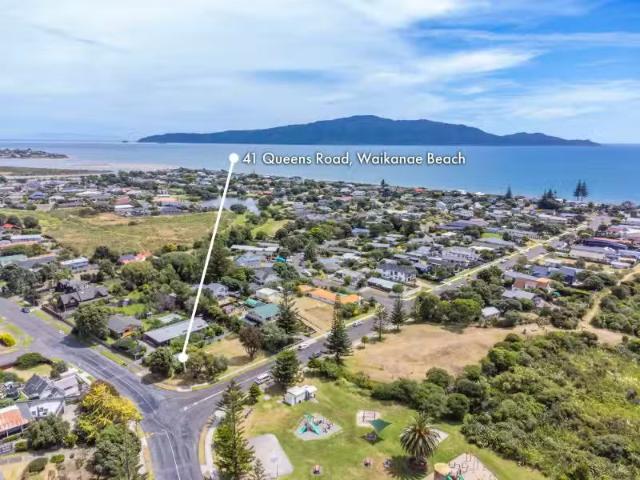 House for sale in Waikanae Beach, Wellington
