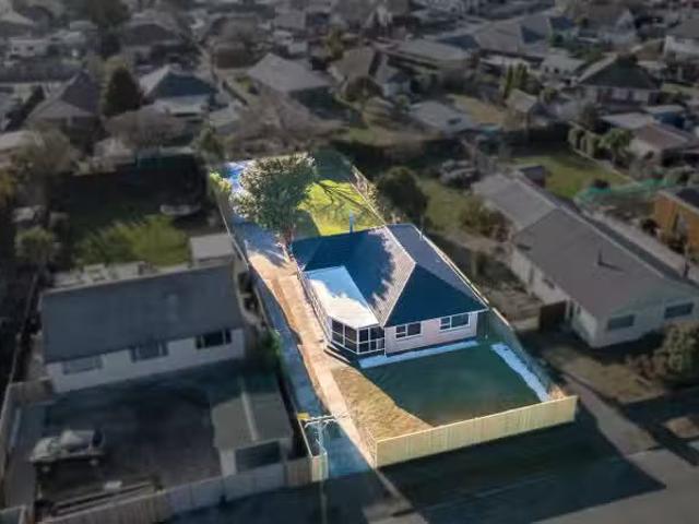 House for sale in Chaslands, Canterbury