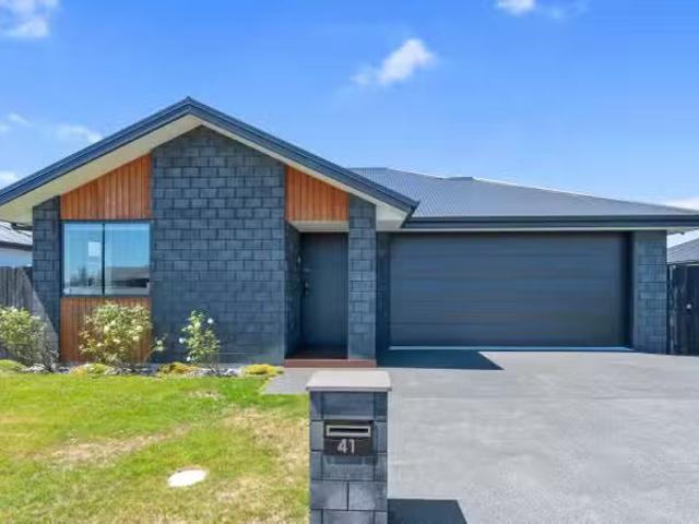 House for sale in Chaslands, Canterbury