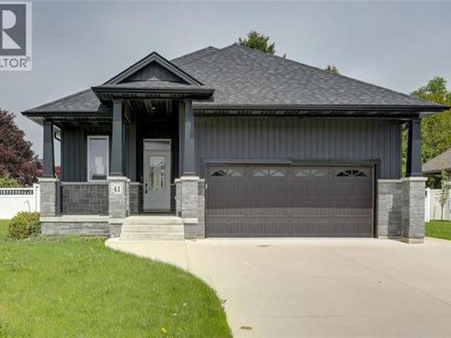 House for sale in Chatham–kent, Ontario