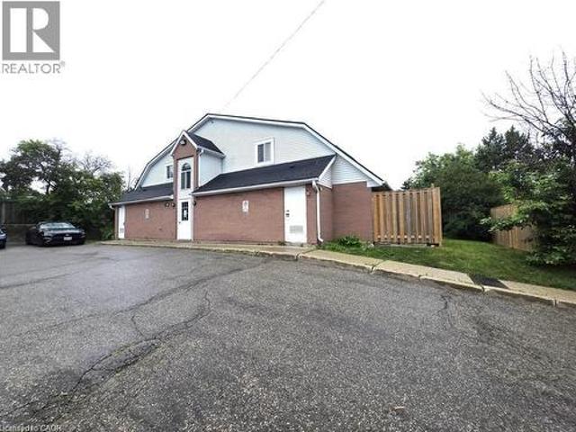 Townhouse for sale in Laurentian Hills, Kitchener