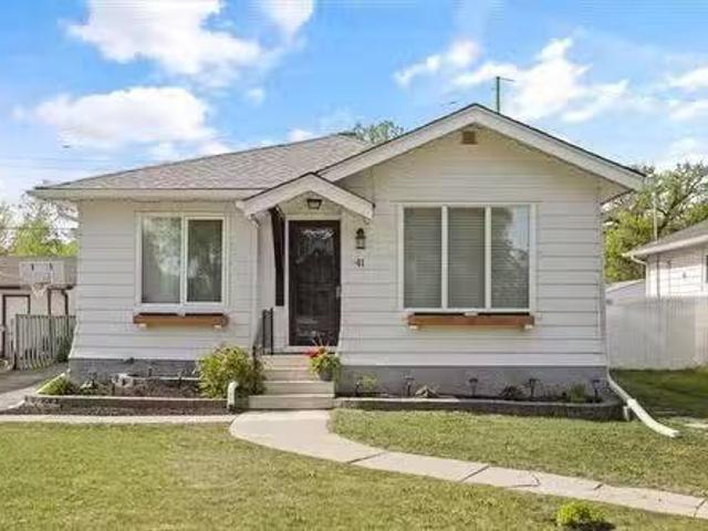 House for sale in East St. Paul, Manitoba