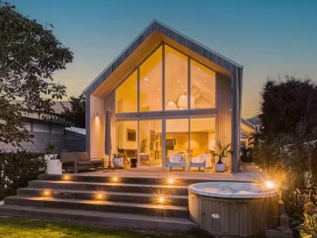 House for sale in Chaslands, Canterbury