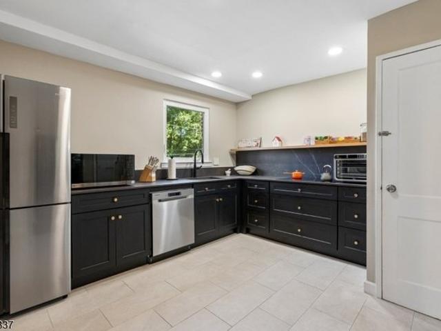 Townhouse for sale in Springfield, New Jersey
