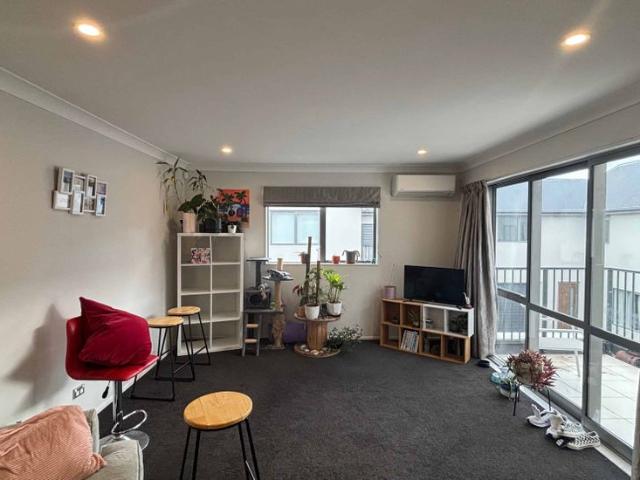 Townhouse for rent in Heathcote, Canterbury