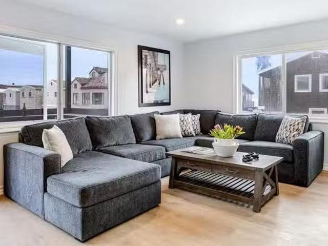 Apartment for rent in Corona Del Mar, California