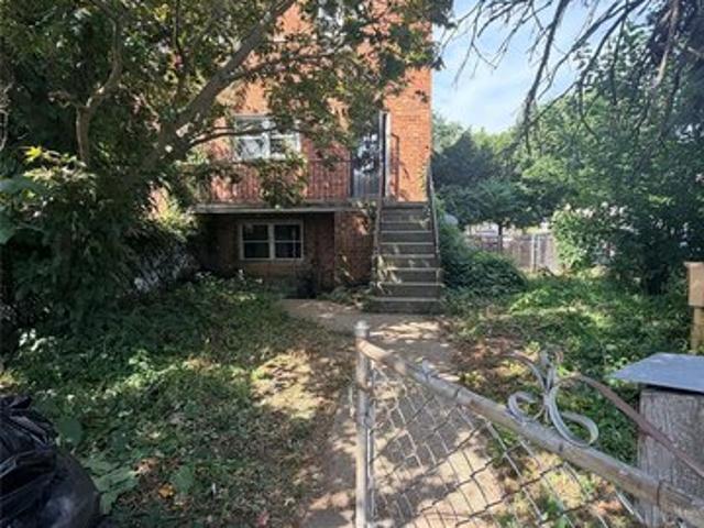 House for sale in The Bronx, Arverne