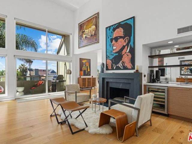 Condo for sale in Canoga Park, California