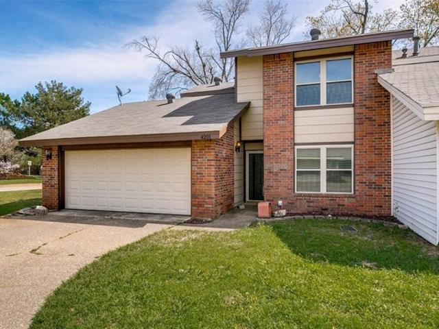 Townhouse for sale in Denton, Texas
