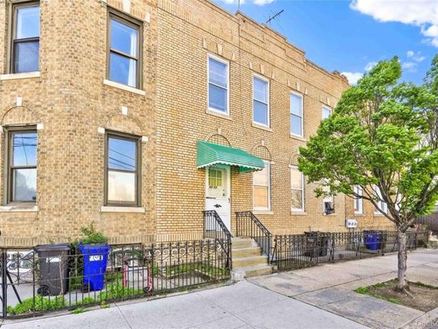 House for sale in Queens, Arverne