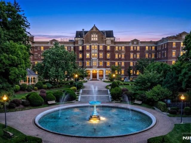 Condo for sale in Mahwah, New Jersey