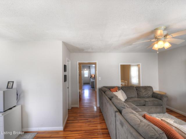 House for sale in Dixie Manor Shopping Center, Louisville
