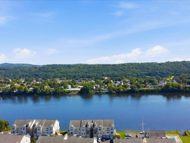 Condo for sale in Admiral's Walk Condominiums, City of Cohoes