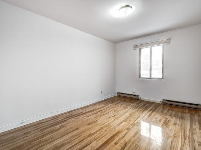 Apartment for rent in Montreal-ouest, Quebec