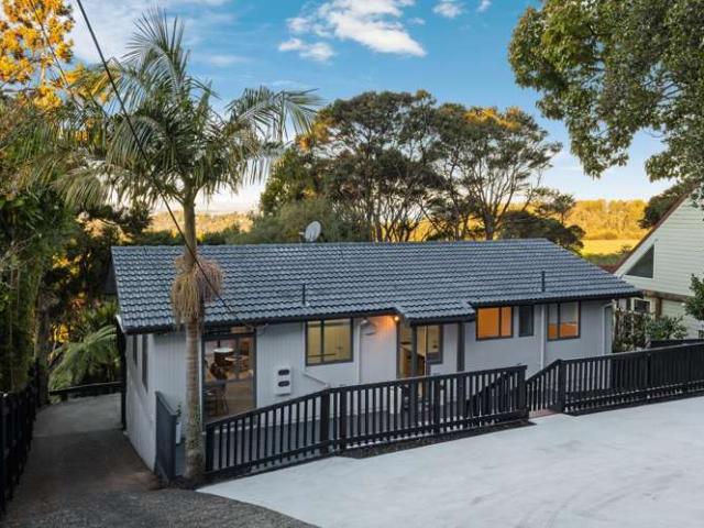 House for sale in Oratia
