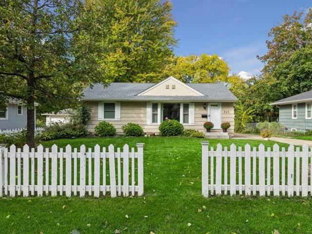 House for sale in Presidents, Edina