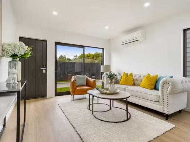 House for sale in Oratia