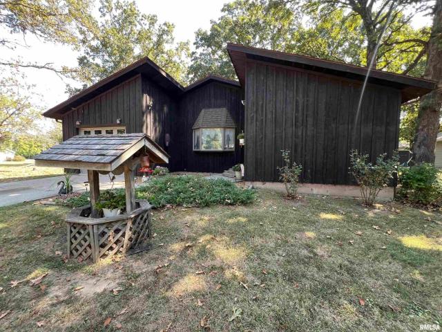 House for sale in Benton, Illinois