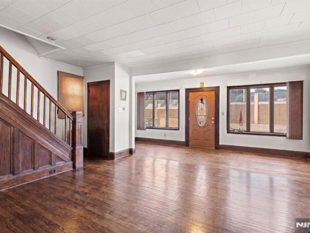 House for sale in Lyndhurst, New Jersey