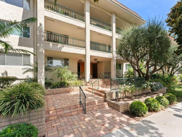 Condo for sale in Pasadena, California