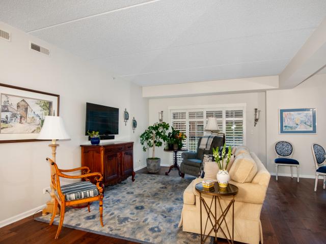 Condo for sale in West End, La Grange