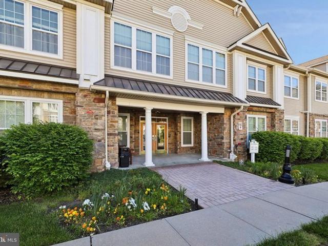 Condo for sale in East Brunswick, New Jersey
