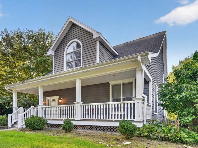 House for sale in Mchenry, Illinois