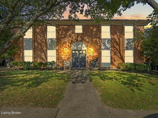 House for sale in Jeffersontown, Kentucky
