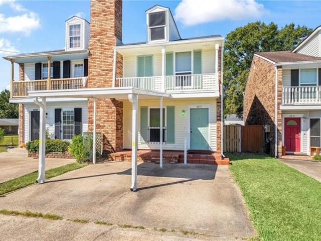 Townhouse for sale in Canoga Park, California