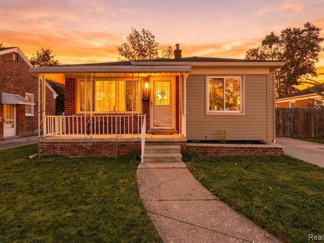 House for sale in Hollywood Park Subdivision, Lincoln Park
