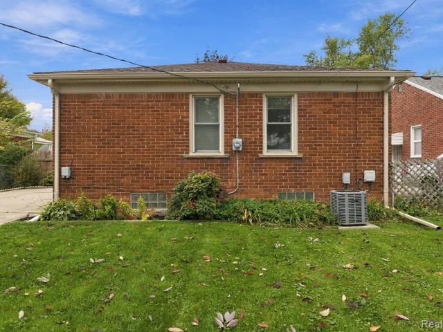 House for sale in Hollywood Park Subdivision, Lincoln Park