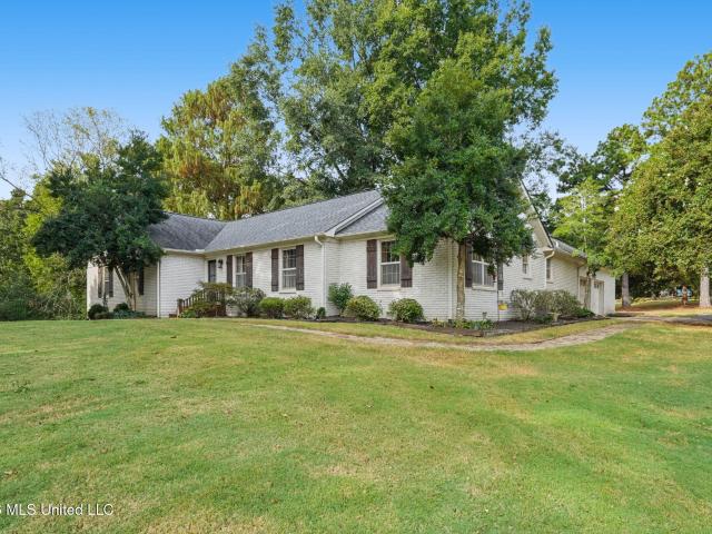 House for sale in Nesbit, Mississippi
