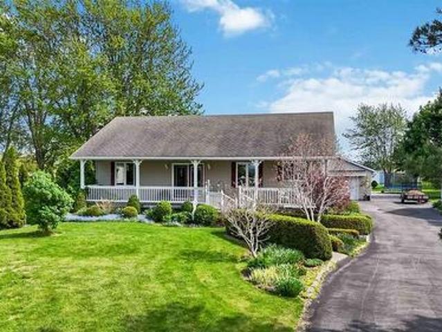 House for sale in Plympton–wyoming, Ontario