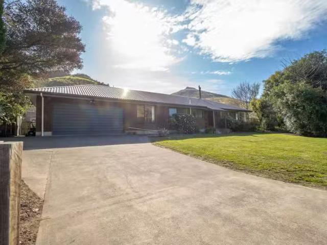 House for sale in Little Akaloa, Canterbury