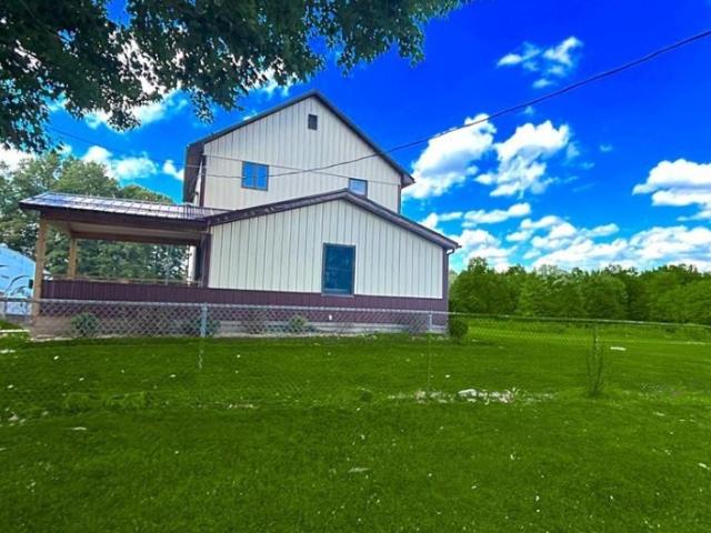 House for sale in New Bedford, Pennsylvania