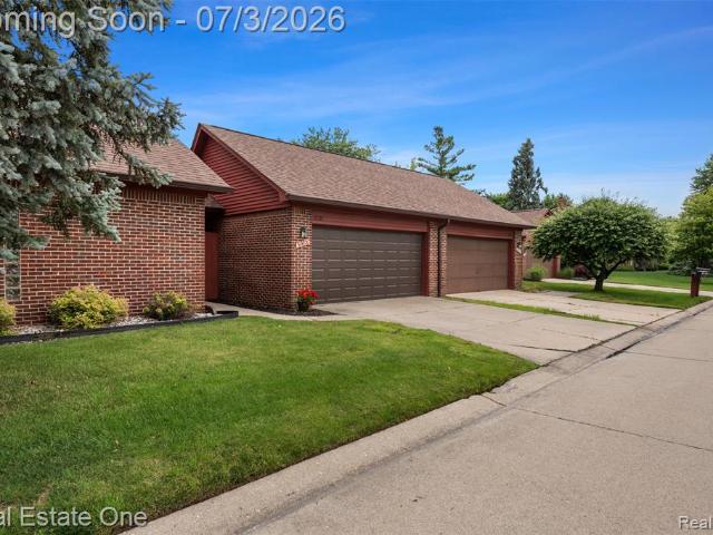Condo for sale in Clinton Township, Michigan