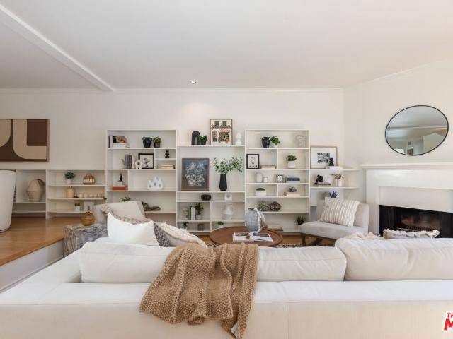 Townhouse for sale in Studio City Neighborhood Council District, Los Angeles