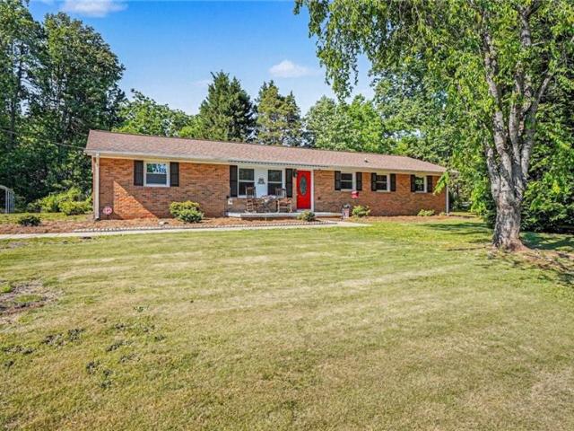 House for sale in Pfafftown, North Carolina