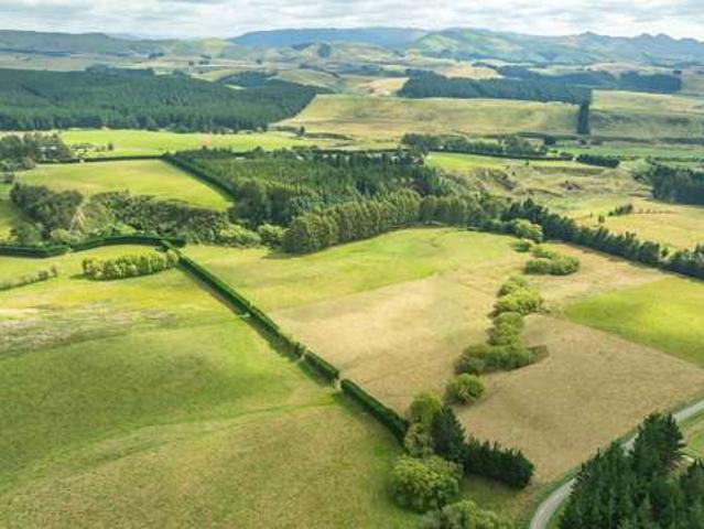 Property for sale in Chaslands, Canterbury