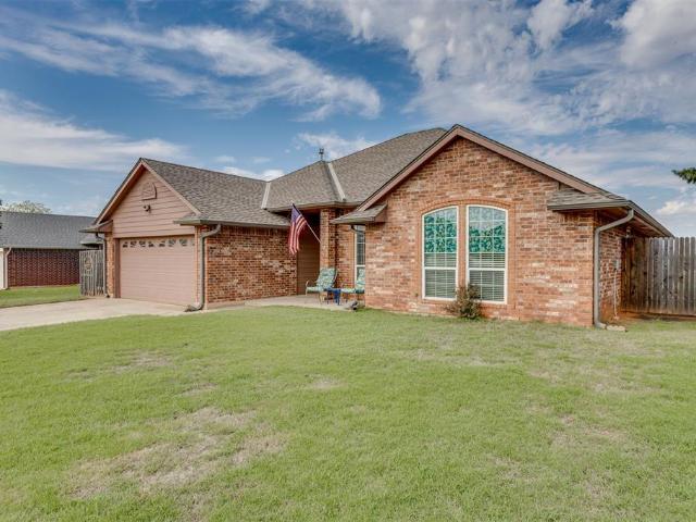 House for sale in Mustang, Canadian County