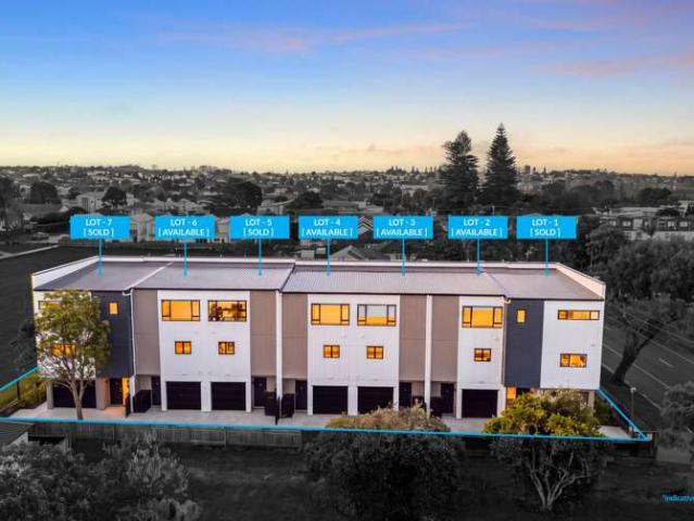 Townhouse for sale in Point England, Maungakiekie-Tāmaki