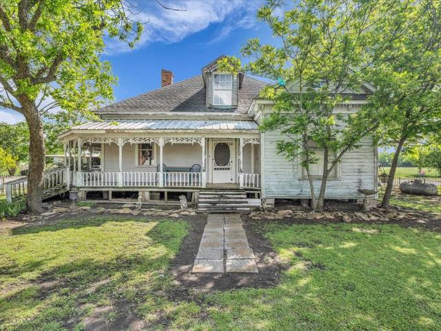 House for sale in Mount Calm, Texas