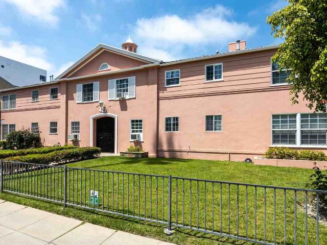 Apartment for rent in Beverly Hills, California