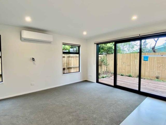 Townhouse for rent in Chaslands, Canterbury